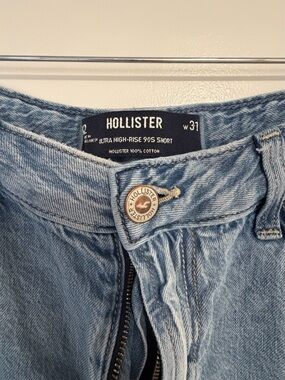 Hollister Women's Light Blue Relaxed Fit 90s High-Rise Jean Shorts